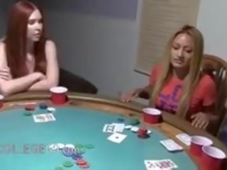 Giovane ragazze copulare su poker notte