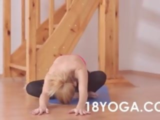 Em bé mơ yoga quân dai tách và fucked lược