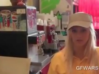 Blondi tarjoilija pillua sorminen sisään pov tyyli
