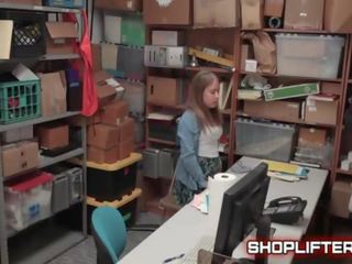Shoplifting adolescente brooke felicidade fica fodido