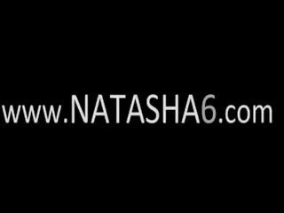 Natashas সুবর্ণ ঝর্না মধ্যে ঐ সর্বকর্মী