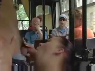 Rusa chica consigue follada en la autobús