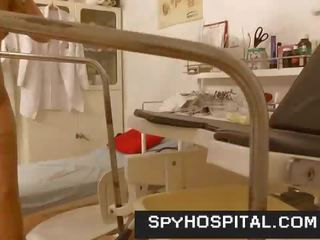 Gorące nogi wysoki obcasy nastolatka went do ginekolog ukryty kamera wideo