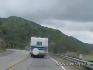 Seksi išče hitchhiker hillary skot dobi picked up v a kombi in keeps dva čepi srečna znotraj handling njihovo dva klinci s ji muca