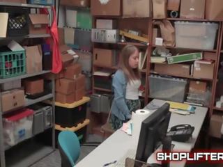 Shoplifting teenager brooke glückseligkeit wird gefickt