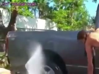 Dospívající lesbička auto mytí