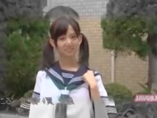 Bedårande het japanska flicka banka