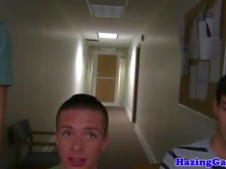 Kolegj homo facialized në konvikt dhomë