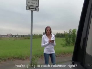 Super vroče pokemon lovec veliko oprsje bejba convinced da jebemti neznanec v driving kombi