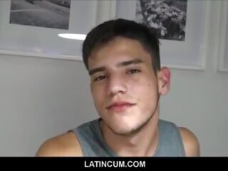 Heteroseksueel amateur jong latino makker paid contant voor homo orgie