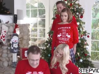 Riley mae golpes su stepbro en navidades